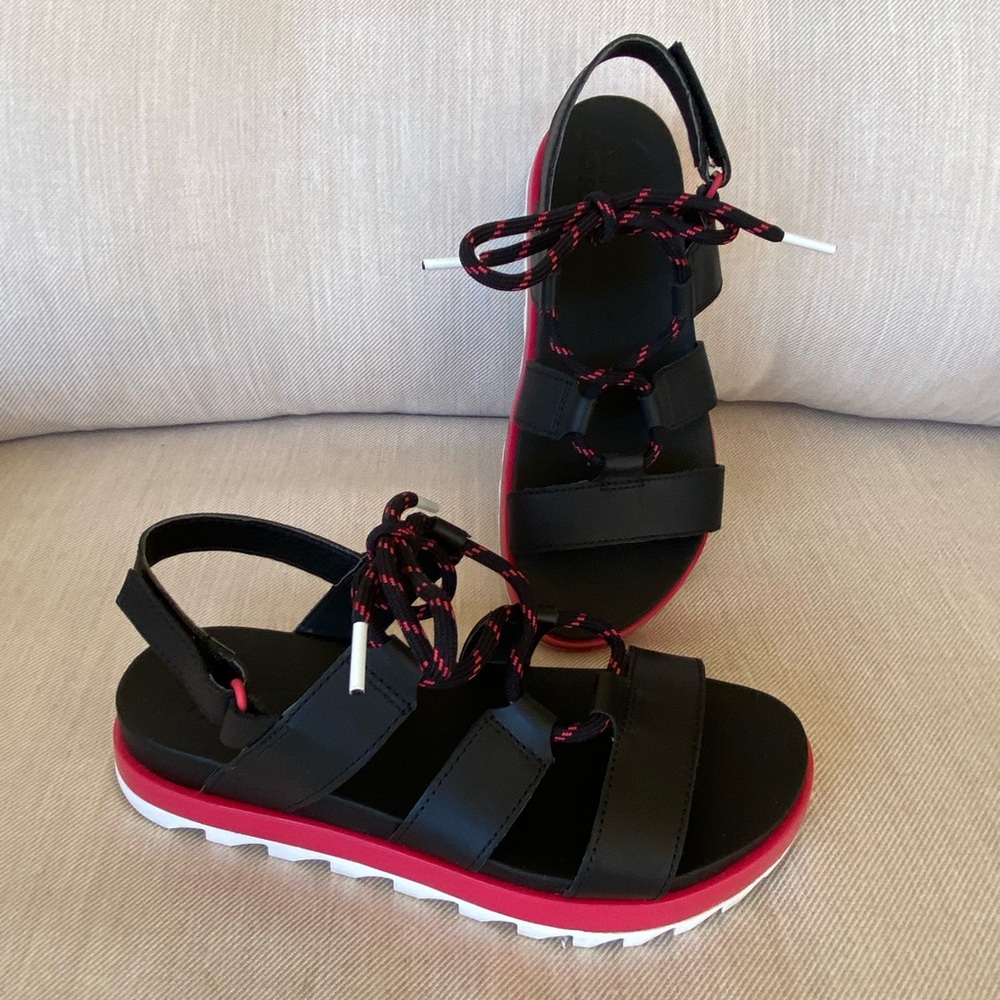 WORN ONCE Sorel “Roaming Lace” ladies sandals in Black/Punch Pink, size 6-1/2 - Picture 2 of 12